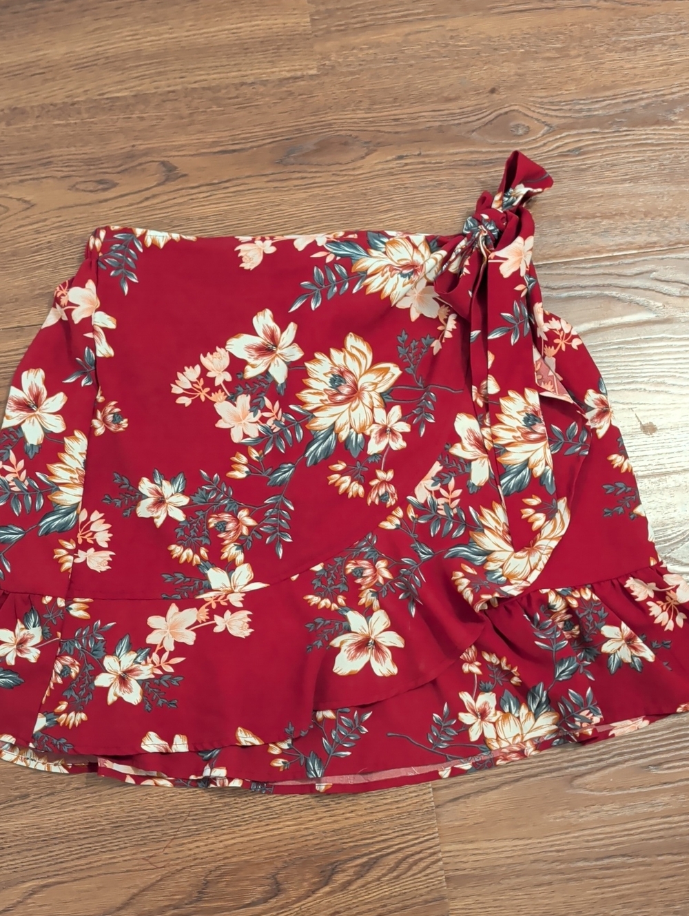 SHEIN Red Floral Tie-Waist Mini Skirt with Cream & Green Accents